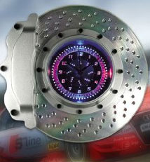 Wanduhr im dekorativem Bremsscheibendesign